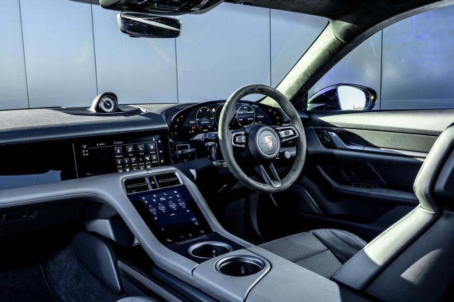 Торпедо Porsche Taycan Turbo S 2020 года  (UK) (фото 28 из 40)